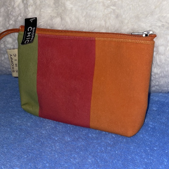 NWT SHOPPY CHIC Pouch. 8x5” - Picture 3 of 5
